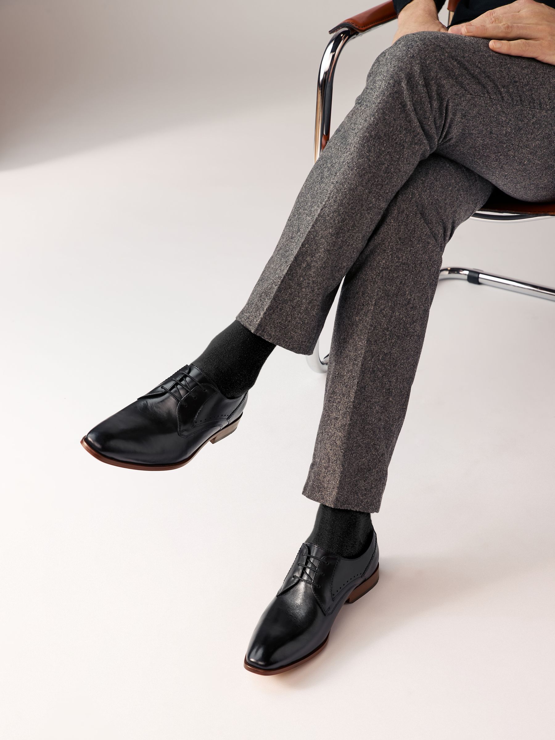 VET371 Black Leather Derby Shoes