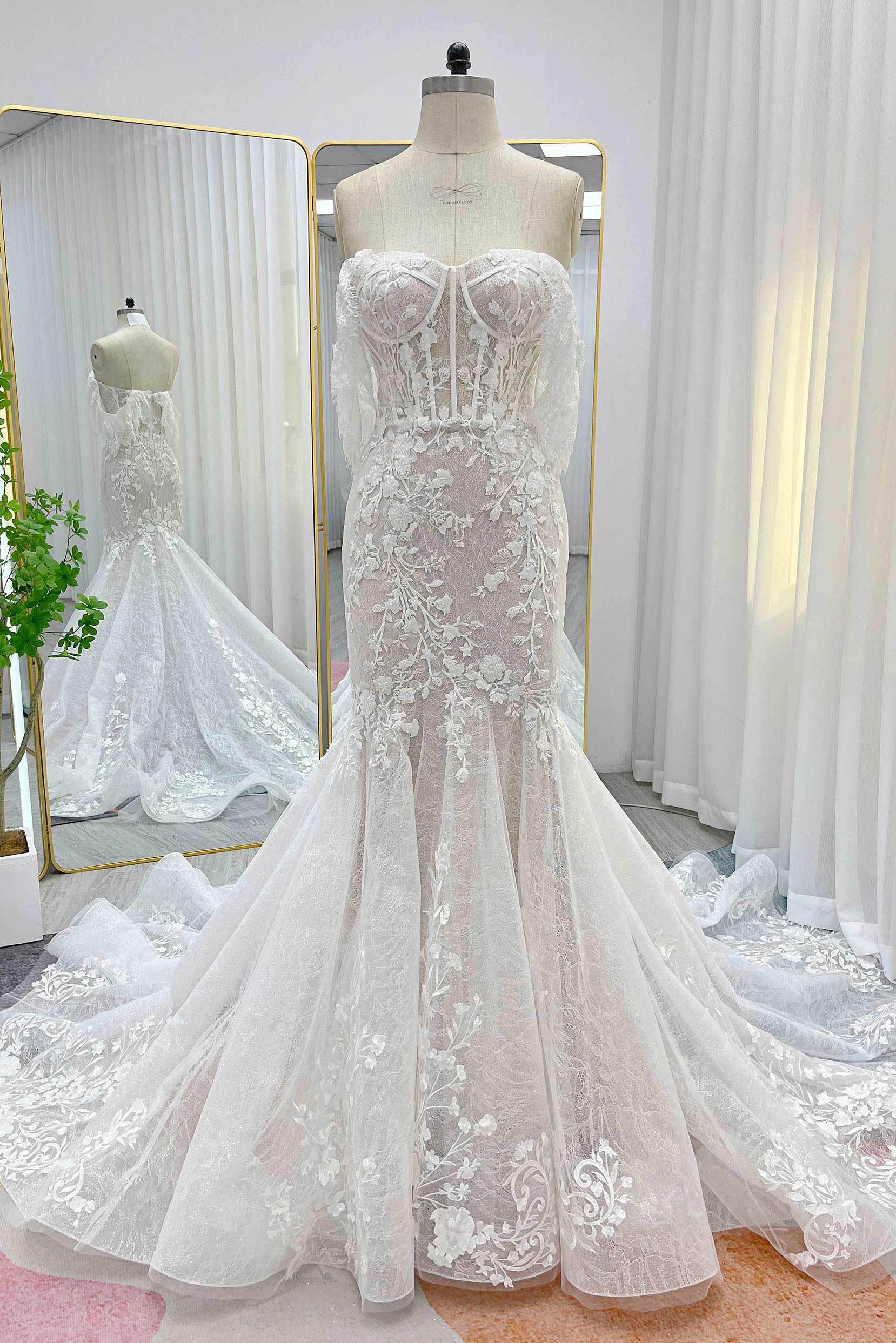 VET424 Trumpet-Mermaid Court Train Lace Tulle Wedding Dress