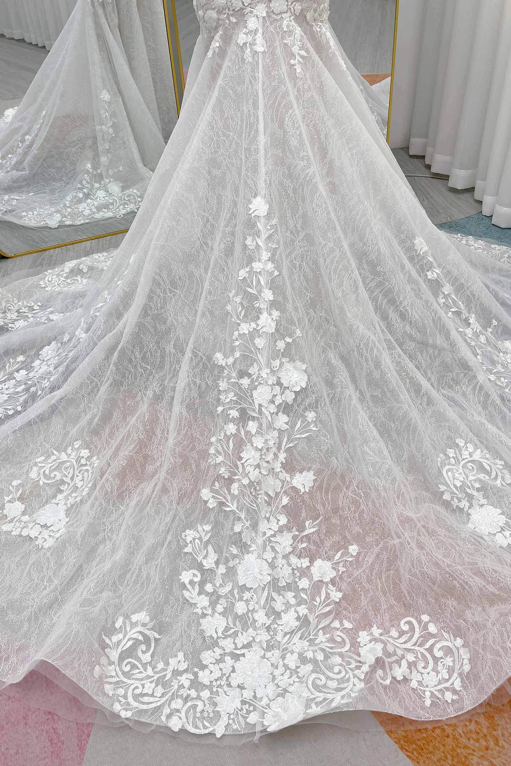 VET424 Trumpet-Mermaid Court Train Lace Tulle Wedding Dress - Image 11