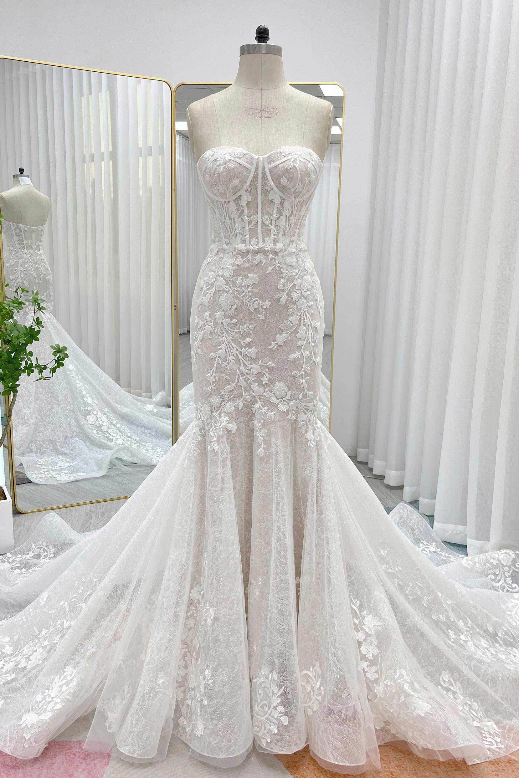 VET424 Trumpet-Mermaid Court Train Lace Tulle Wedding Dress - Image 4