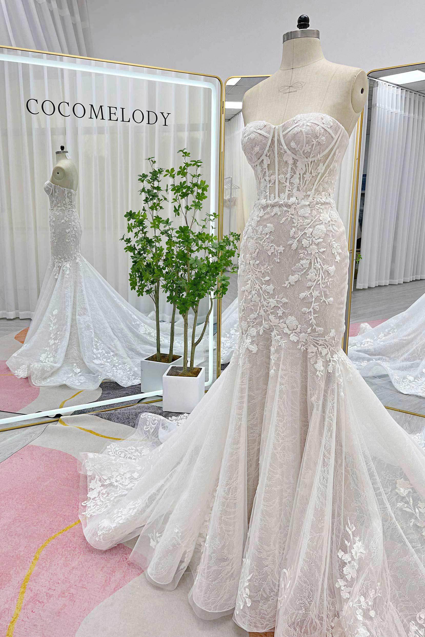 VET424 Trumpet-Mermaid Court Train Lace Tulle Wedding Dress - Image 5