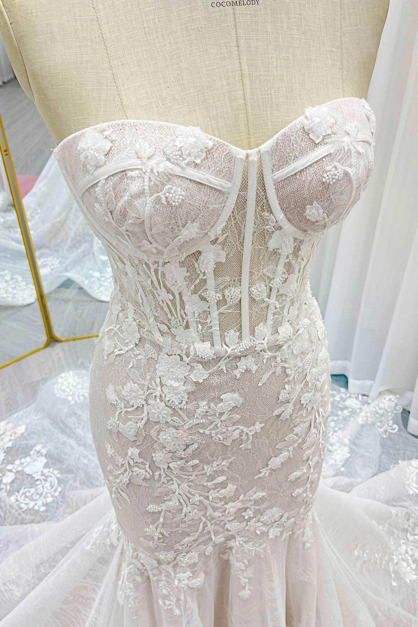 VET424 Trumpet-Mermaid Court Train Lace Tulle Wedding Dress - Image 9