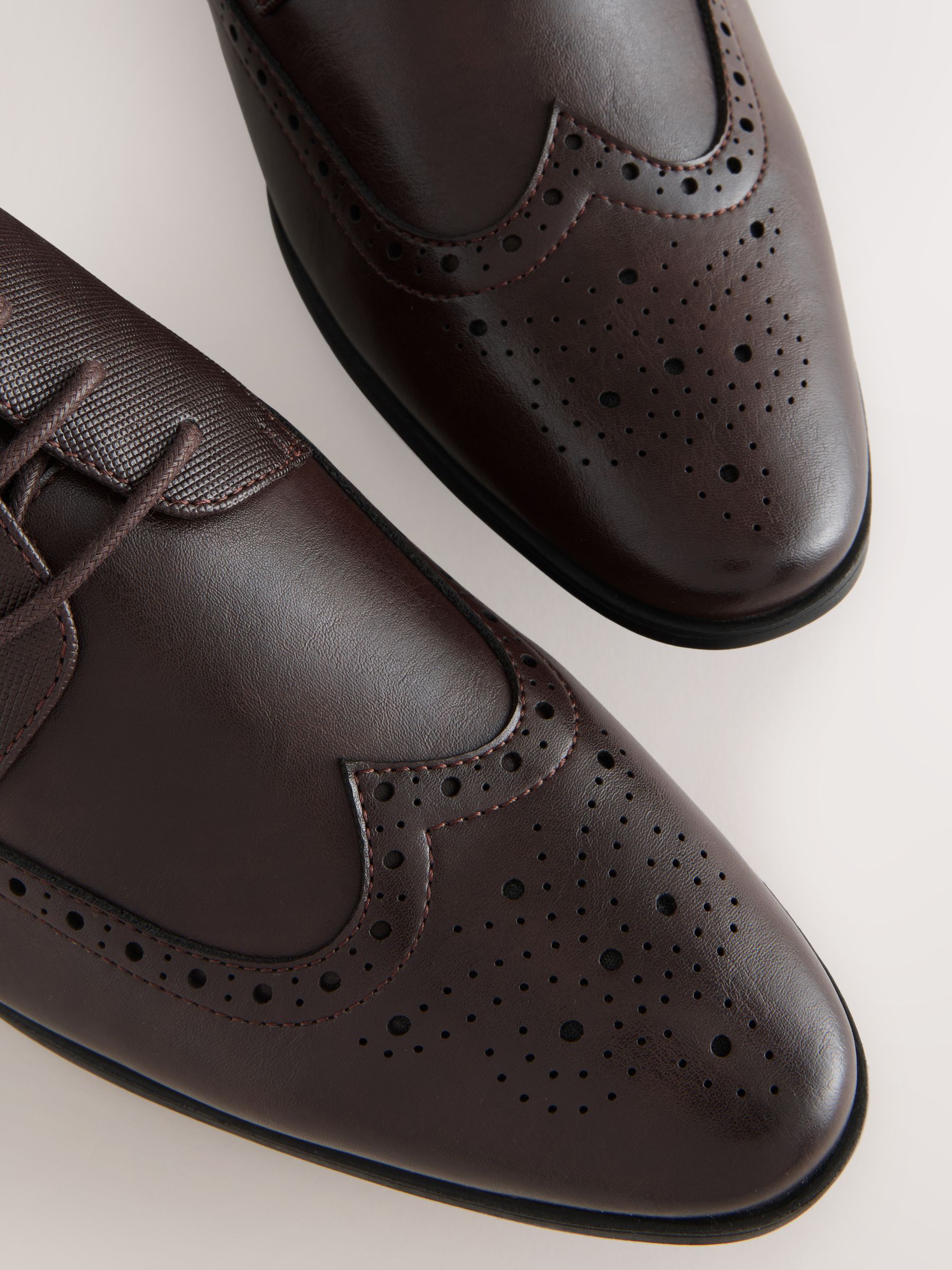 VET382 Brown Wide Fit Brogue Shoes - Image 4