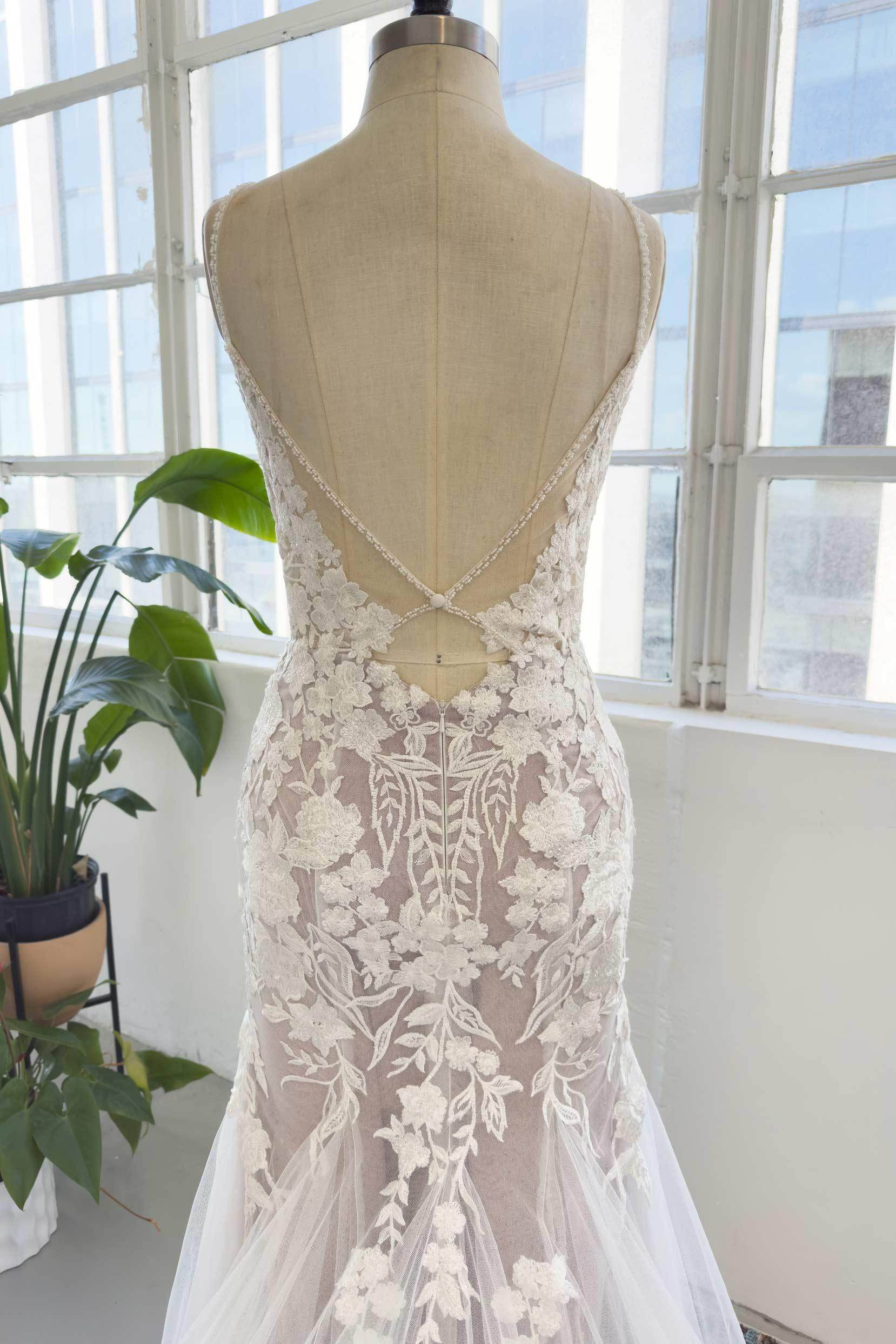 VET430 Trumpet-Mermaid Court Train Lace Tulle Wedding Dress - Image 5