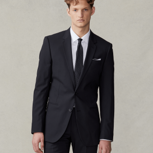 VET418 Essential Black Suit