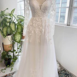 VET440 A-Line Court Train Lace Tulle Wedding Dress