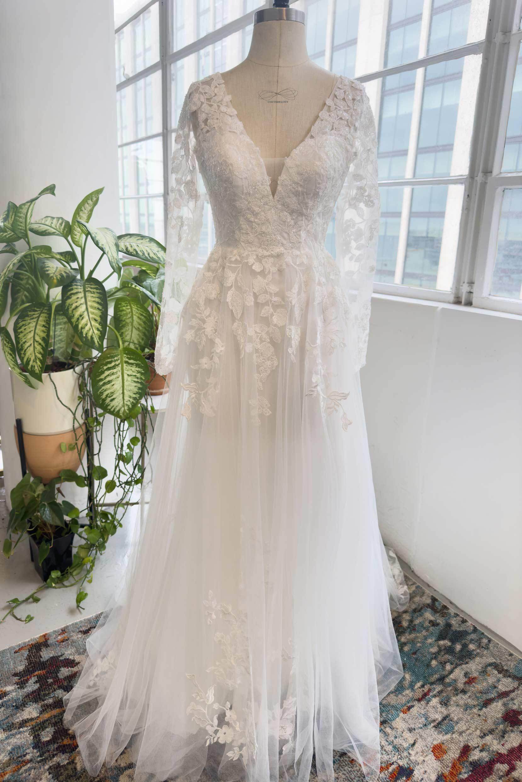 VET440 A-Line Court Train Lace Tulle Wedding Dress